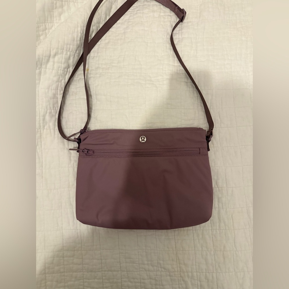 lululemon athletica Crossbody Bag in Mauve Pink